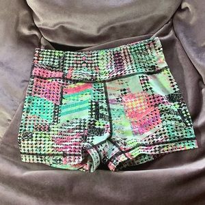 Aeropostale bright print yoga shorts!